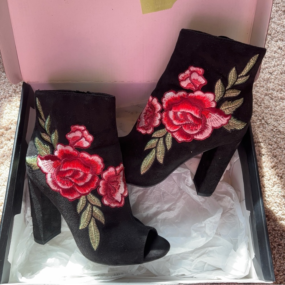 Windsor Black and Red Heeled Boots with Floral Embroidery